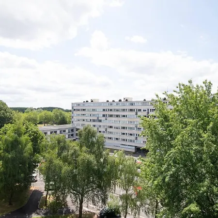 Standing Lift Balcony Garden View Apartmán